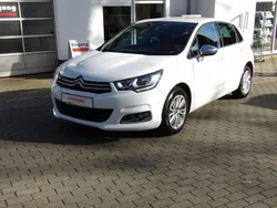 Weiß Gebraucht 2016 Citroën C4 SELECTION Limousine | 9.990 € (Etwas zu teuer)