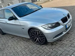Silber Gebraucht 2006 BMW 325 Limousine | 3.000 €
