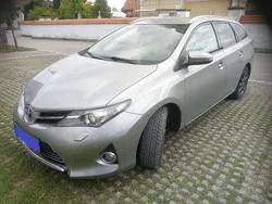 Silber Gebraucht 2015 Toyota Auris Touring Sports Sport Kombi | 9.900 € (Fairer Preis)