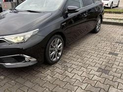 Schwarz Gebraucht 2017 Toyota Auris Hybrid Executive Kombi | 11.900 € (Guter Preis)