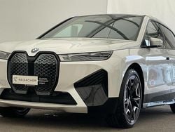 Mineralweiß metallic Gebraucht 2023 BMW iX Performance SUV | 64.275 € (Guter Preis)