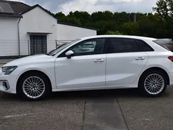 Weiß Gebraucht 2023 Audi A3 Sportback Advanced Limousine | 21.890 € (Guter Preis)