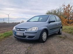 Silber Gebraucht 2004 Opel Corsa Kleinwagen | 1.750 € (Etwas zu teuer)