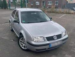 Silber Gebraucht 2001 VW Bora Limousine | 5.000 €