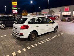 Weiß Gebraucht 2011 Renault Clio GrandTour Kombi | 2.800 €