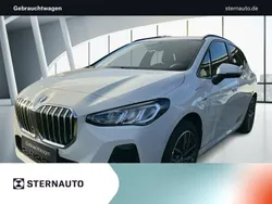 Weiß Gebraucht 2022 BMW 225 Active Tourer M Sport Van / Kleinbus | 29.453 € (Guter Preis)