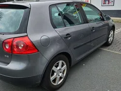 Silber Gebraucht 2004 VW Golf V Comfortline Limousine | 5.500 €