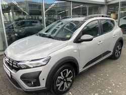 Moonstone grau metallic Gebraucht 2023 Dacia Sandero Expression Kleinwagen | 16.777 € (Fairer Preis)