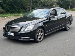 Schwarz Gebraucht 2011 Mercedes E350 Limousine | 17.000 €