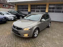 Silber Gebraucht 2011 Kia Ceed Vision Limousine | 4.999 € (Fairer Preis)