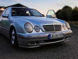 Silber Gebraucht 1999 Mercedes E220 Limousine | 4.800 €