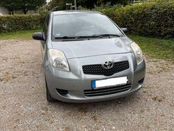 Grau Gebraucht 2007 Toyota Yaris Kleinwagen | 3.900 € (Fairer Preis)