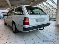 Weiß Gebraucht 1990 Mercedes E230 Kombi | 7.950 €