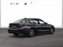 Metallic Gebraucht 2022 BMW 318 Advantage | 31.250 € (Etwas zu teuer)