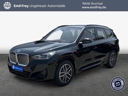 Saphirschwarz metallic Neu 2025 BMW iX1 M Sport SUV | 58.990 € (Etwas zu teuer)