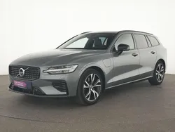 Grau Gebraucht 2021 Volvo V60 R-Design Kombi | 37.498 € (Fairer Preis)