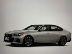 Grau Gebraucht 2024 BMW 520 M Sport Limousine | 51.000 € (Superpreis)