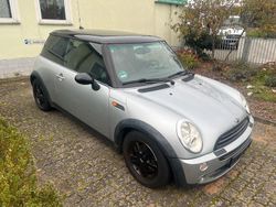 Silber Gebraucht 2005 Mini Cooper Kleinwagen | 2.300 €