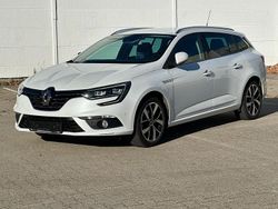 Weiß Gebraucht 2020 Renault Mégane IV Bose Edition Limousine | 13.484 € (Fairer Preis)