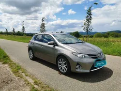 Silber Gebraucht 2015 Toyota Auris Edition Kombi | 12.999 € (Fairer Preis)
