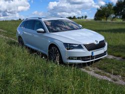 Weiß Gebraucht 2017 Skoda Superb LAURIN & KLEMENT Kombi | 25.900 € (Teuer)