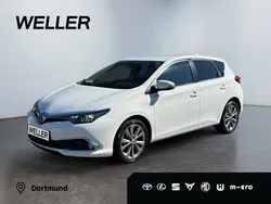 Weiß Gebraucht 2015 Toyota Auris Executive Limousine | 10.540 € (Fairer Preis)