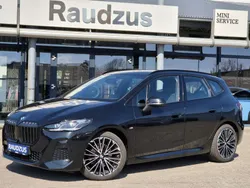 Saphirschwarz metallic Gebraucht 2024 BMW 220 Active Tourer M Sport Van / Kleinbus | 36.900 € (Teuer)