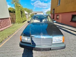 Grün Gebraucht 1992 Mercedes E230 Limousine | 7.500 €
