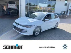 Pure white Gebraucht 2024 VW Golf VIII Life Kombi | 23.398 € (Guter Preis)