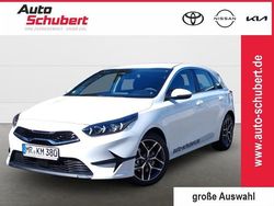Weiss Gebraucht 2024 Kia Ceed Spirit Limousine | 27.980 €
