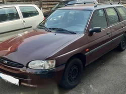 Rot Gebraucht 1996 Ford Escort Limousine | 1.500 € (Teuer)