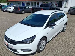Schneeweiss/summitwhite/arctic Gebraucht 2022 Opel Astra Business Edition Kombi | 12.500 € (Guter Preis)