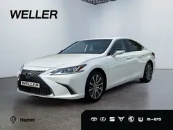 Weiss Gebraucht 2021 Lexus ES300H Limousine | 34.380 € (Fairer Preis)