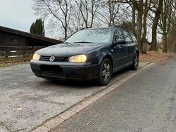 Blau Gebraucht 2002 VW Golf IV Kombi | 1.200 € (Etwas zu teuer)