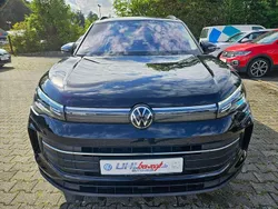 Deep black perleffekt Gebraucht 2024 VW Tiguan Life SUV | 38.888 € (Fairer Preis)