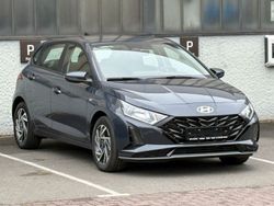 Grau Neu 2024 Hyundai i20 Trend Limousine | 20.490 € (Fairer Preis)