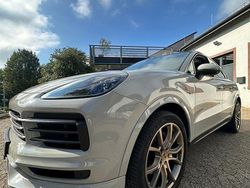 Grau Gebraucht 2023 Porsche Cayenne Platinum Edition SUV | 89.300 € (Etwas zu teuer)