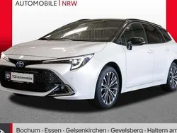 Weiß Gebraucht 2024 Toyota Corolla Comfort Limousine | 31.889 € (Teuer)