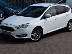 Weiß Gebraucht 2016 Ford Focus Business Edition Limousine | 7.490 € (Superpreis)