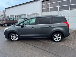 Grau Gebraucht 2010 Peugeot 5008 Van / Kleinbus | 2.700 € (Guter Preis)