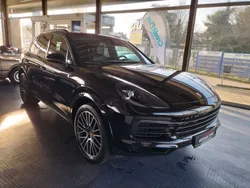Schwarz Gebraucht 2018 Porsche Cayenne SUV | 52.990 € (Teuer)