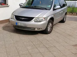 Silber Gebraucht 2003 Chrysler Voyager Van / Kleinbus | 3.200 €