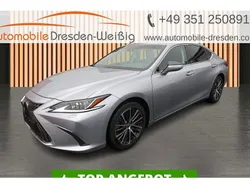 Grau metallic Gebraucht 2023 Lexus ES300H Limited Edition Limousine | 39.980 €