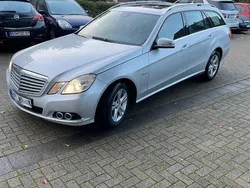 Silber Gebraucht 2011 Mercedes 220 Kombi | 9.990 €