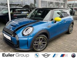 Island blue metallic Gebraucht 2022 Mini Cooper SE Kleinwagen | 17.577 € (Fairer Preis)