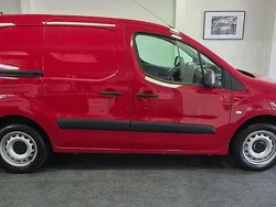 Rot Gebraucht 2017 Peugeot Partner Premium Van / Kleinbus | 6.900 € (Fairer Preis)