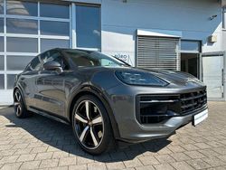 Quarzitgraumetallic Gebraucht 2024 Porsche Cayenne GTS SUV | 128.870 €