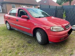 Rot Gebraucht 1999 Opel Astra Limousine | 1.600 €