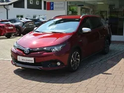 Tokiorot perleffekt Gebraucht 2018 Toyota Auris Hybrid Kombi | 14.900 € (Superpreis)