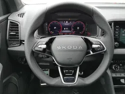 Raceblau metallic Neu 2025 Skoda Karoq SportLine SUV | 44.170 € (Teuer)